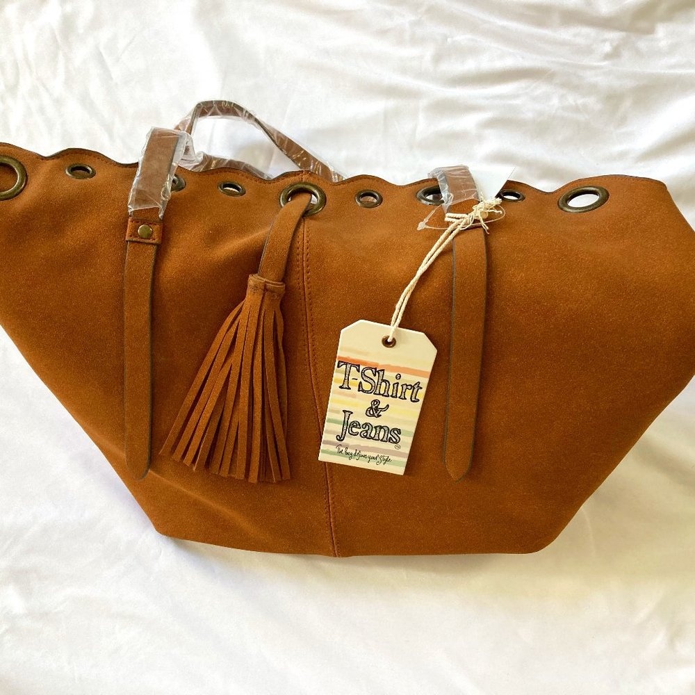 T-shirt and jeans Vienna tote suede bag
